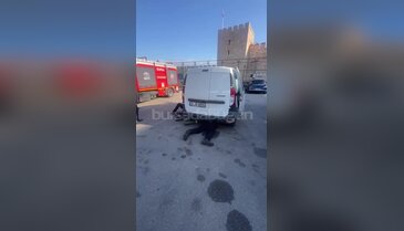 Bursa'da otomobile sıkışan kediyi itfaiye kurtardı!
