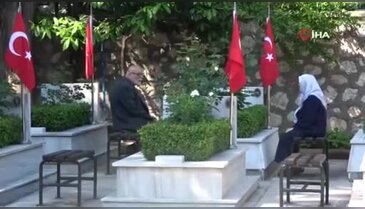 Bursa'da bayram arifesinde şehitlikte hüzünlü bayramlaşma...