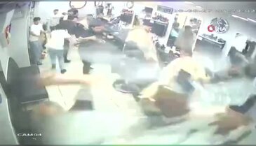 Bayramın en çok konuşulan görüntüsü: Boğa bir anda camı patlatıp içeri daldı!