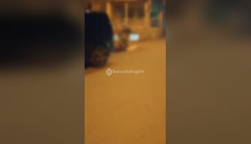 Bursa'da sağlık merkezinin önünde skandal görüntü! Kesik hayvan kafaları attılar