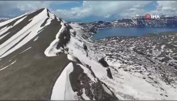 İki mevsimin bir arada yaşandığı Nemrut Krateri böyle görüntülendi