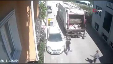 Temizlik işçilerinin topla eğlendiği anlar kamerada
