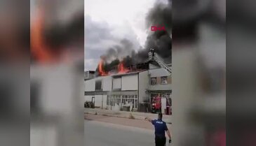 Yatak fabrikasında çıkan yangından acı haber! 1 şehit var...
