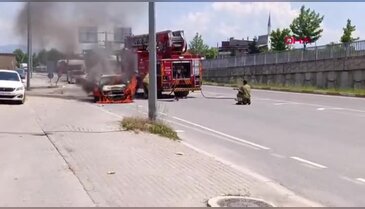 Bursa'da seyir halindeki otomobil alev alev yandı!