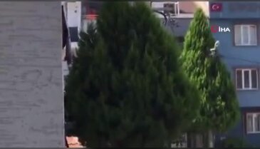 Bursa'da korkutan çatı yangını! Mahalle sokağa döküldü...