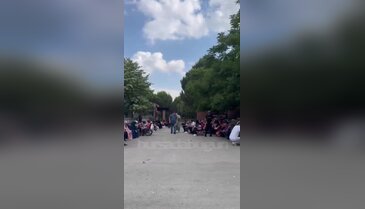 Bursa'da okul bahçelerinde LGS nöbeti! Velilerden başarı mesajları...