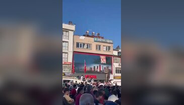 Bursa'da meydanlara sığmadılar, gökyüzüne tırmandılar!