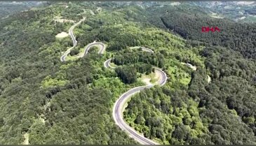Bursa yolunda kartpostallık manzara: Dağ yolu dronla görüntülendi