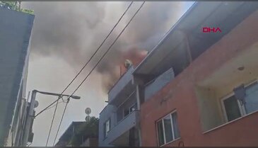 Bursa'da çatı katındaki alevler korku dolu anlar yaşattı! Mahalle sokağa döküldü...