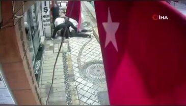 Dört kişi tarafından feci şekilde darbedildi! O anlar kamerada...