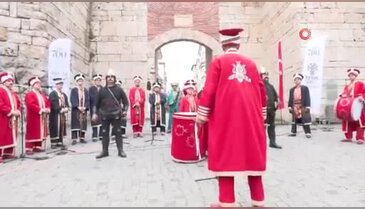 25 ülkeden öğrenciler aynı safta: Mehterle kültür köprüsü kurdular