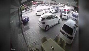 Oto galeriye sabah saatlerinde silahlı saldırı! Araçlar kevgire döndü...