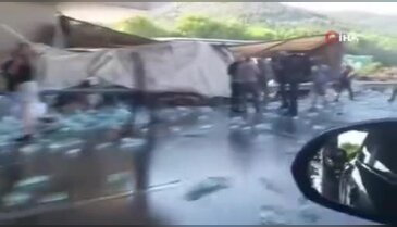Bursa Çevre Yolu'nda feci kaza: Tır, hızlı tren köprüsü ayağına çarptı, sürücü kurtarılamadı...