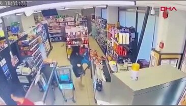 Güpegündüz genç kadına yaptıklarına bakın!