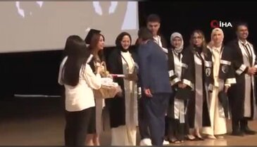 Bursa İl Emniyet Müdürü Gökce, kızına diplomasını elleriyle verdi