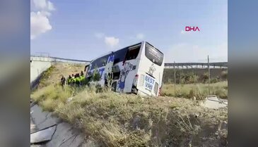 Aksaray'da seyir halindeki otobüs devrildi! Çok sayıda yaralı var...
