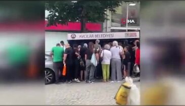 Bu kadarı da pes dedirtti! Çöpe atılan ürünler için kuyruk oluşturdular...