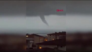 Sağanağın ardından ortaya çıktı! Denizde oluşan hortum paniğe neden oldu