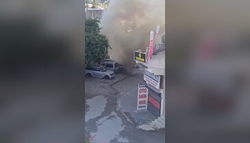 Bursa'da esrarengiz yangın! Park halindeki araçlar alevlere teslim oldu