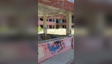 Bursa'nın göbeğinde kaderine terk edildi! Her gün binlerce kişi önünden geçiyor