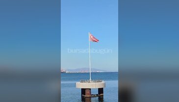 Bursa'da yıpranan Türk Bayrakları vatandaşların gündeminde!