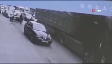Korkunç kazanın görüntüleri ortaya çıktı! Tırın altında kalan yaşlı adam can verdi...