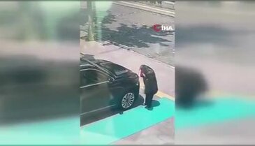 Duygulandıran anlar! Makam aracındaki Türk bayrağını öpen teyze, Vali tarafından ağırlandı