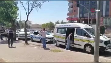 Şanlıurfa'da durakta dehşet! Boşanma aşamasındaki eşini silahla vurdu