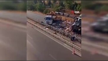 Bursa'da feci ölüm! Etler yola savruldu, kamyon paramparça oldu