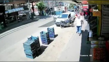 Halk otobüsü tali yoldan çıkan otomobille çarpıştı
