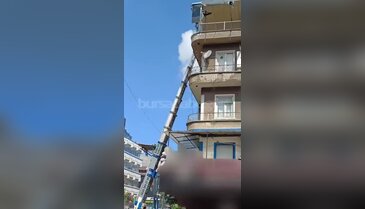 Bursa'da yürekleri ağza getiren olay! Tadilat sırasında camlar aşağıya düştü