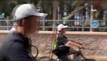 Bursa'da çocuklardan yürek ısıtan hareket! Şehitliği temizleyip, güllerle donattılar...