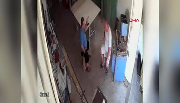 İş yerinde güpegündüz silahlı saldırıya uğrayan usta ağır yaralandı! Kameralar kaydetti...