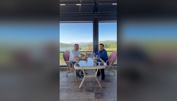 Ünlü sanatçı Hakkı Bulut Gököz Natural Park'ta keyifli gün geçirdi