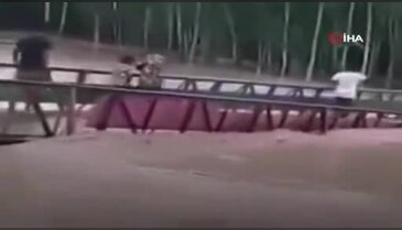 Nehir üzerindeki köprü çöktü, 4 kişi nehre düştü