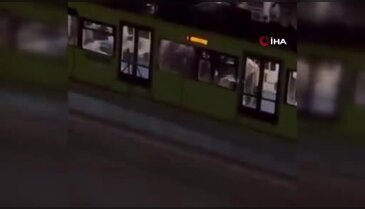Bursa metrosunda yumruklu kavga! Yolcular panik yaşadı, seferler aksadı...