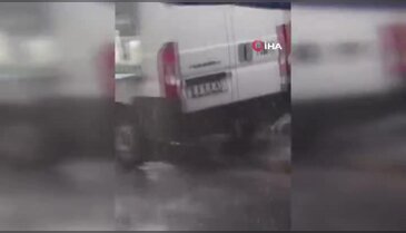 Karacabey'de şiddetli yağmur yolları göle çevirdi