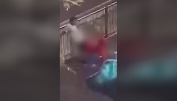 Çocuk parkında skandal! Önce etrafını kolaçan etti, sonra...