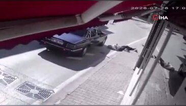 Bursa'da feci kaza! Yolun karşısına koşan yayaya otomobil çarptı