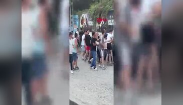 İki grup arasında muharebe çıktı! Polis havaya ateş açmak zorunda kaldı
