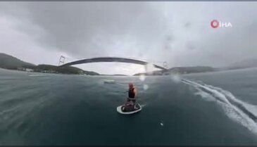 İstanbul Boğazı'nda sörf yaparken fırtınaya yakalandılar