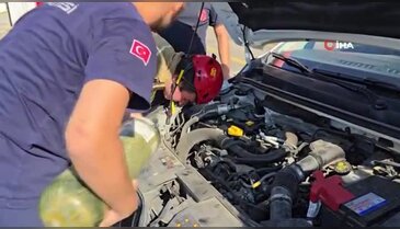 Bursa'da itfaiyeyi alarma geçiren miyavlama! Yavru kedi motorun içinden çıktı
