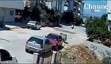 Aşırı sıcaktan etkilenen postacı motosikletiyle aydınlatma direğine çarptı