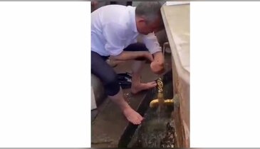 Özgür Özel'in abdest görüntüsü büyük tartışma yarattı!