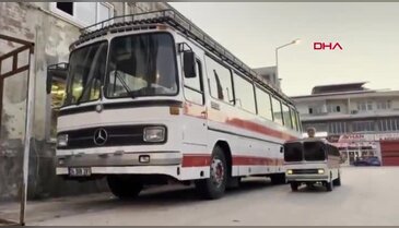 Bursa'da görenleri şaşkına çeviren araç! Gençlik hayalini kendi elleriyle yaptı...