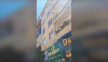 Bursa'da korkunç olay! Üzerine beton parçaları düştü