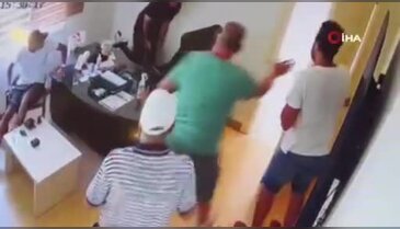 Görüntü maalesef Türkiye'den! Kapıyı açıp peş peşe tetiğe bastı