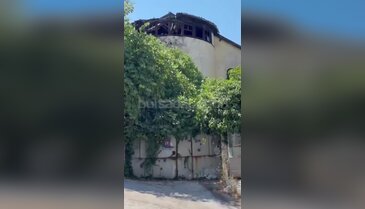 Bursa'da tarihi binayı sarmaşıklar yuttu! Mahalle sakinlerinin bir endişesi var...