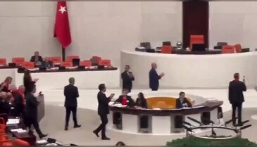 Meclis'te dikkat çeken anlar! Şehitlerin isimlerini tek tek saydı...