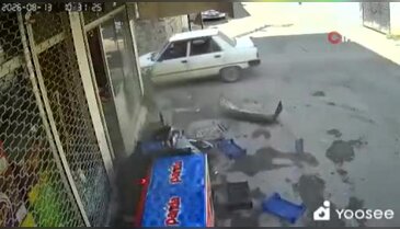 Motosiklet sürücüsü metrelerce havaya fırladı
